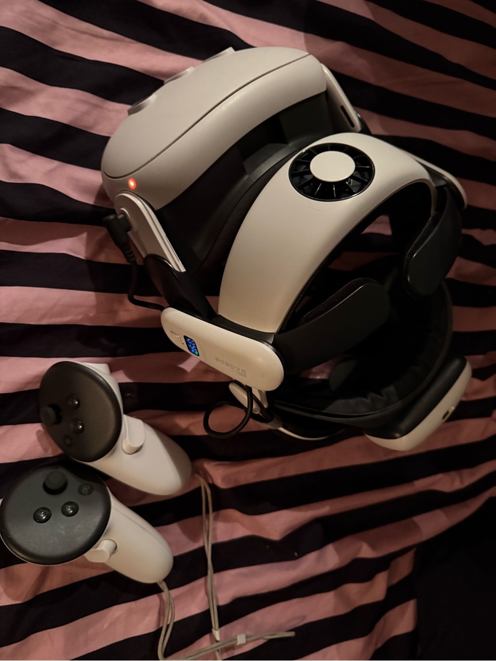 Oculus meta quest 3 VR VIRTUAL REALITY 512 & bobovr s3 pro + blue lenses $700